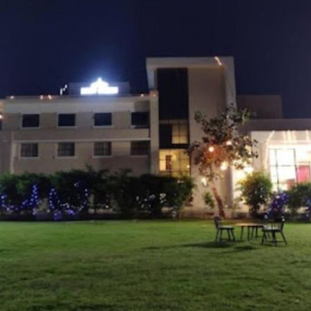 Derby Greens Hotel Bhopal Eksteriør billede