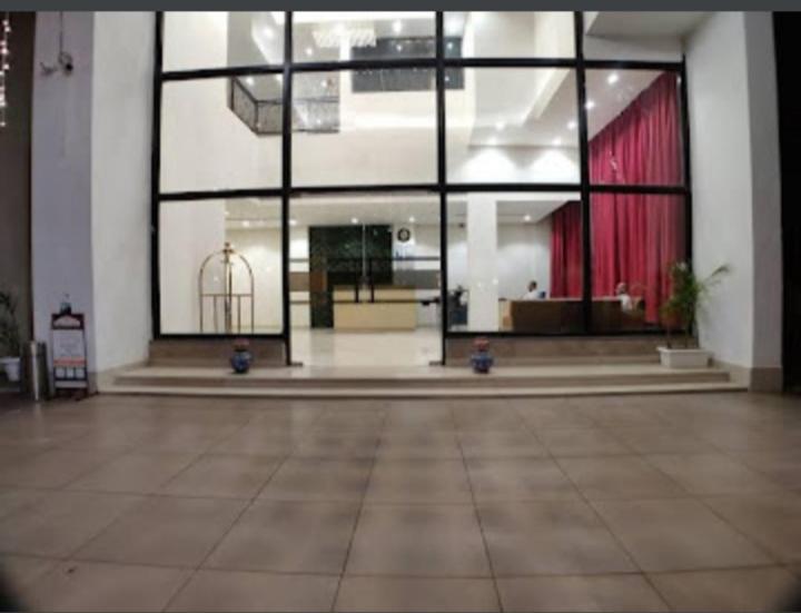 Derby Greens Hotel Bhopal Eksteriør billede